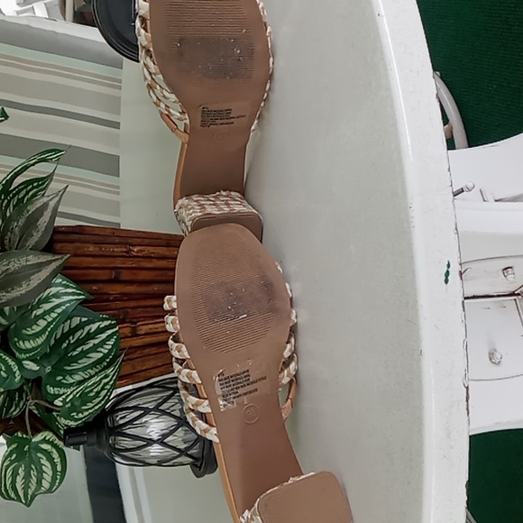 Universal Thread Shoes - Picture 3 of 5